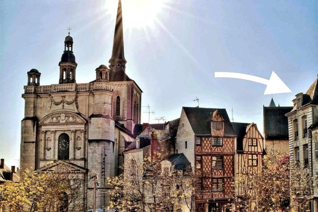 Grand Appartement Place Saint-Pierre, Proche Chateau De Saumur Et Bord De Loire" Екстериор снимка